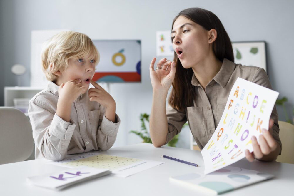child-with-their-mom-playing-brain-teaser-1